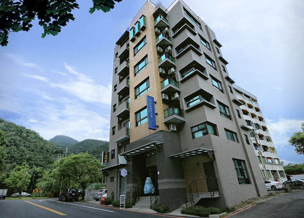 Ruo Shui Hotspring Hotel 58/62