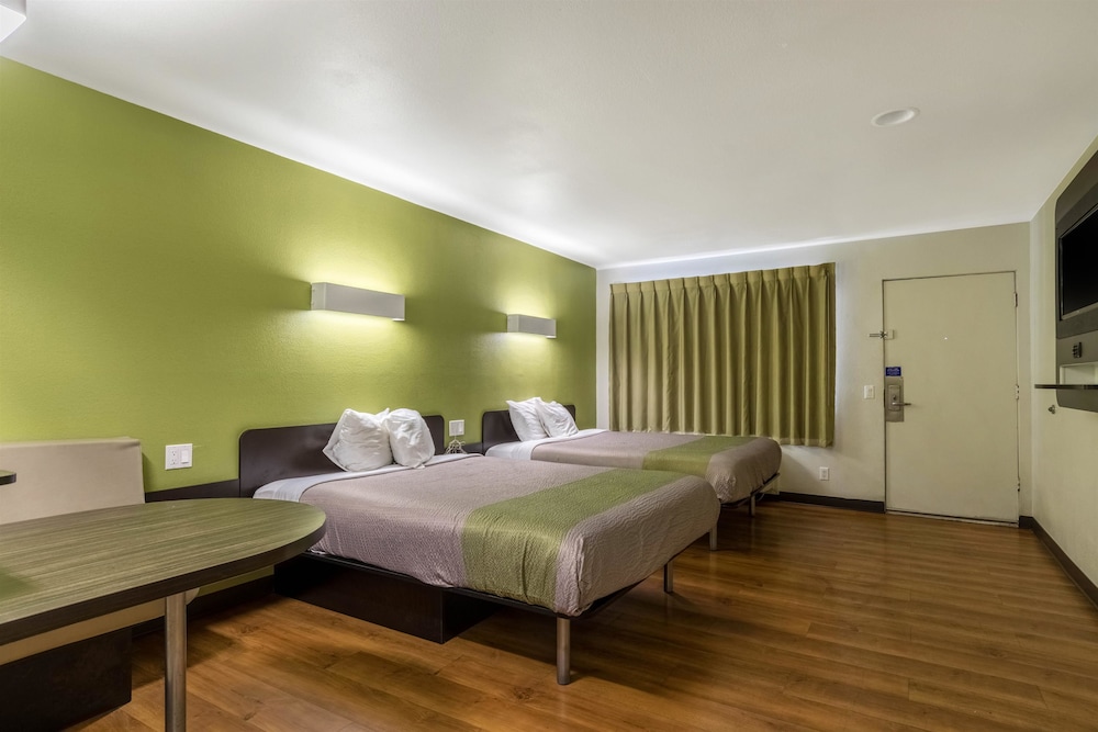Motel6 Redlands, CA 25/43