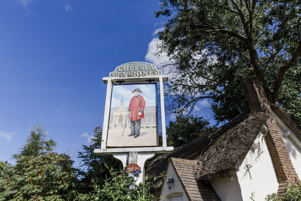 New Flying Horse Inn 63/68