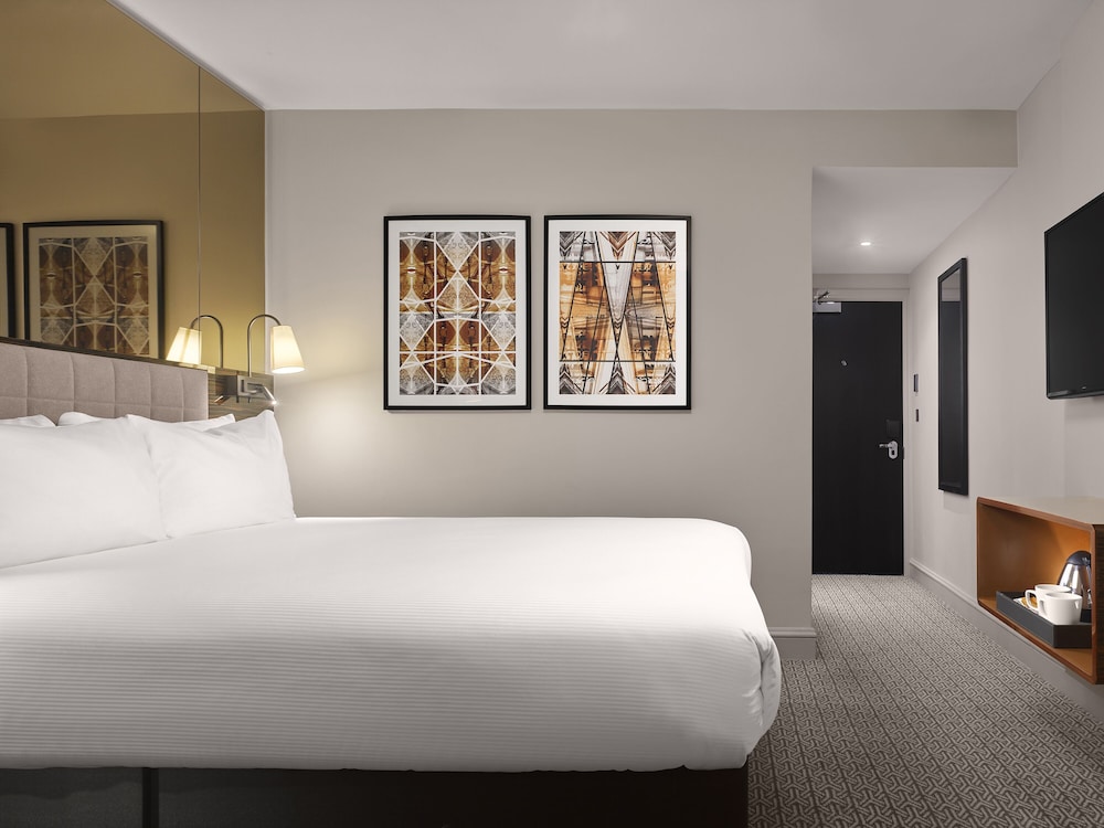 Superior, Queen Bed, Strand Palace Hotel 6/8