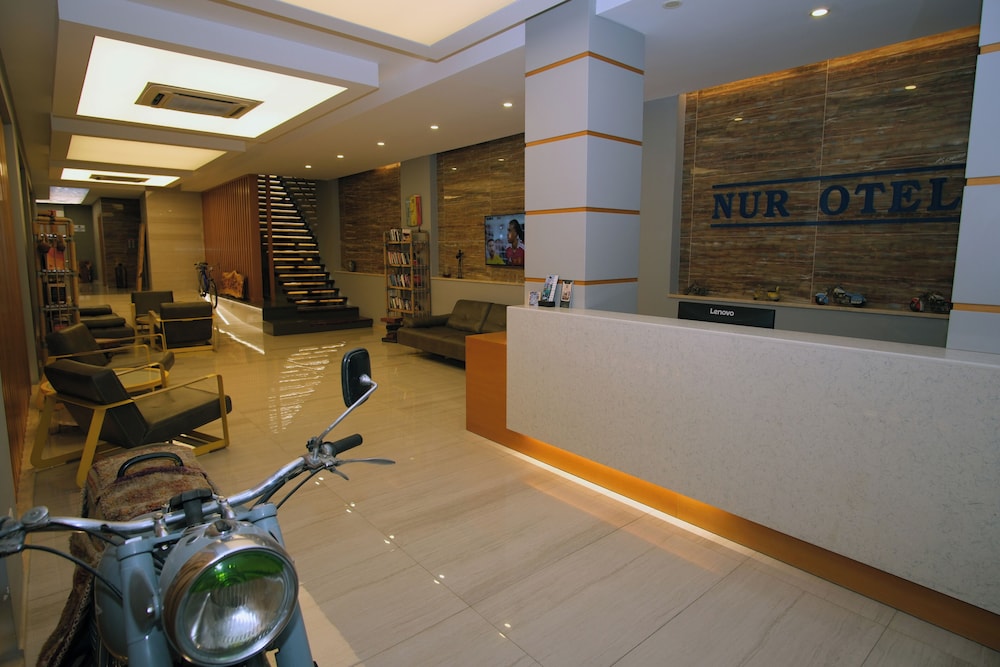 Nur Hotel 8/73