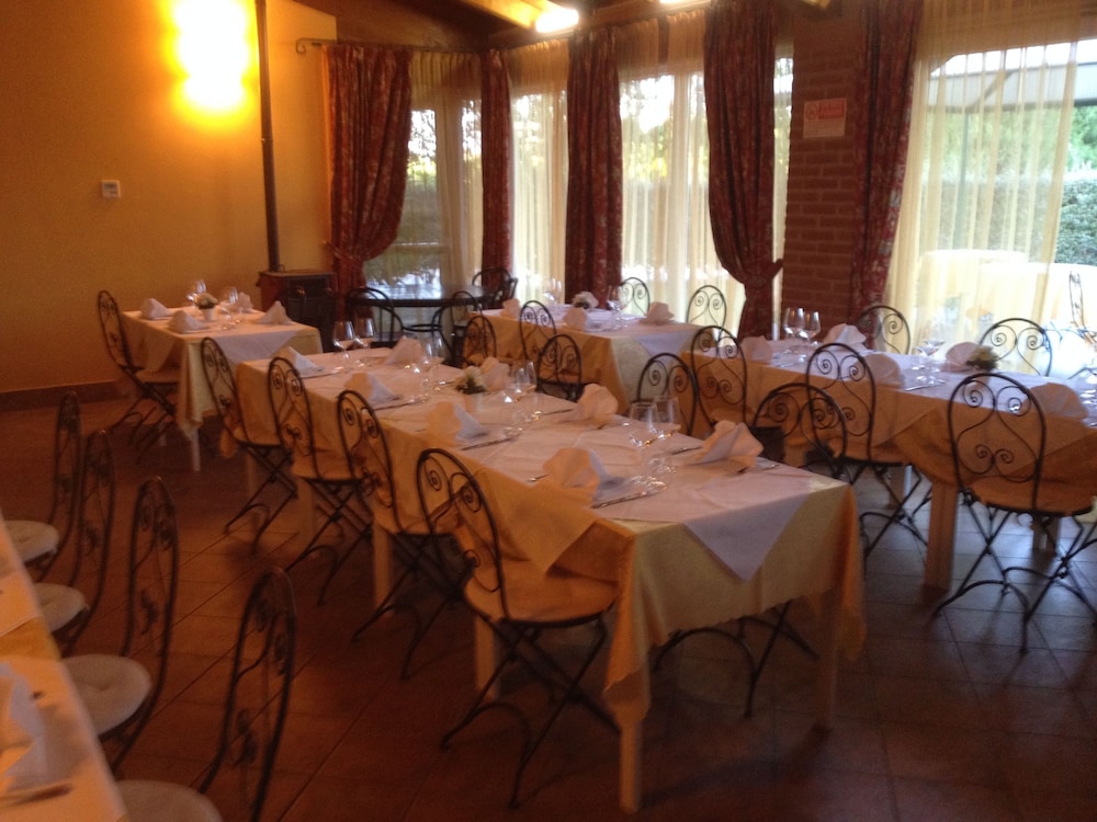 Hotel Don Carlo 37/50