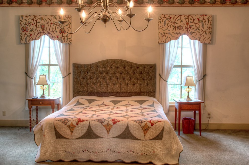 Emmas Bed and Breakfast 7/28