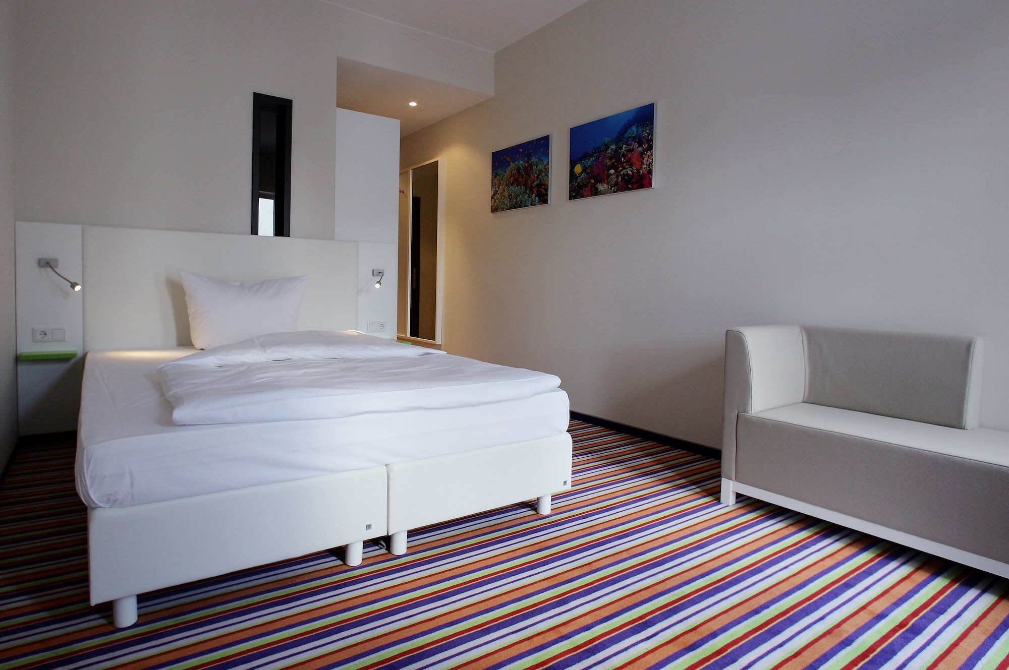 French, Single, Queen Bed