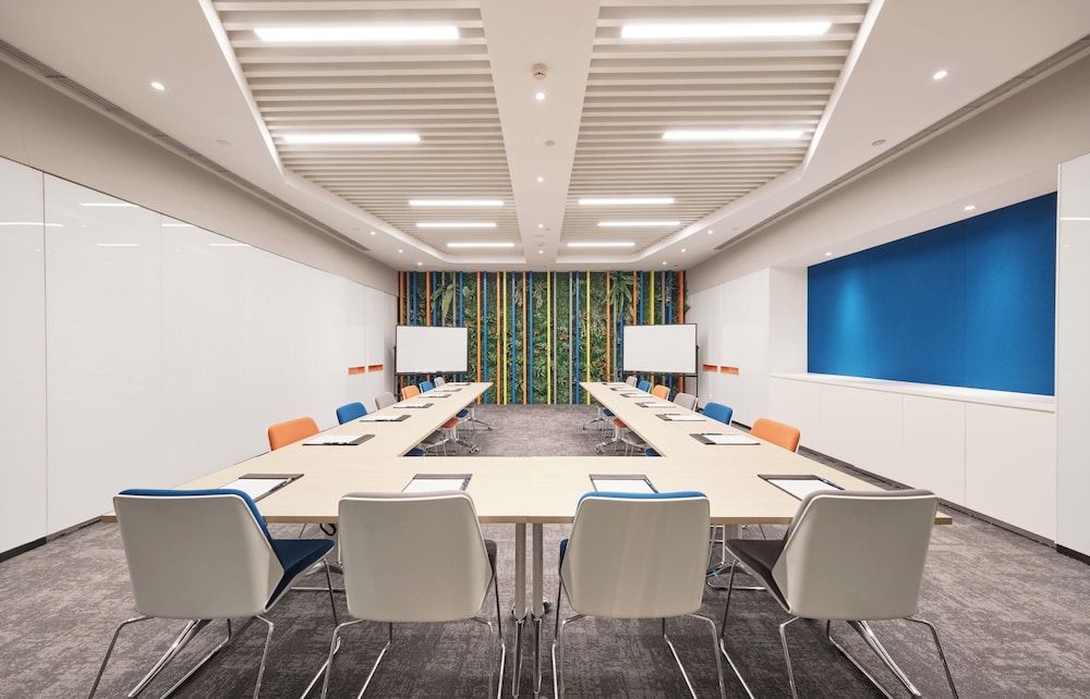 Holiday Inn Express Shanghai Hongqiao North 59/70