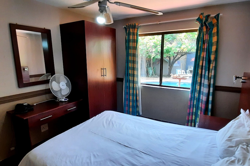 Elephant Springs Hotel &amp; Cabanas 46/80