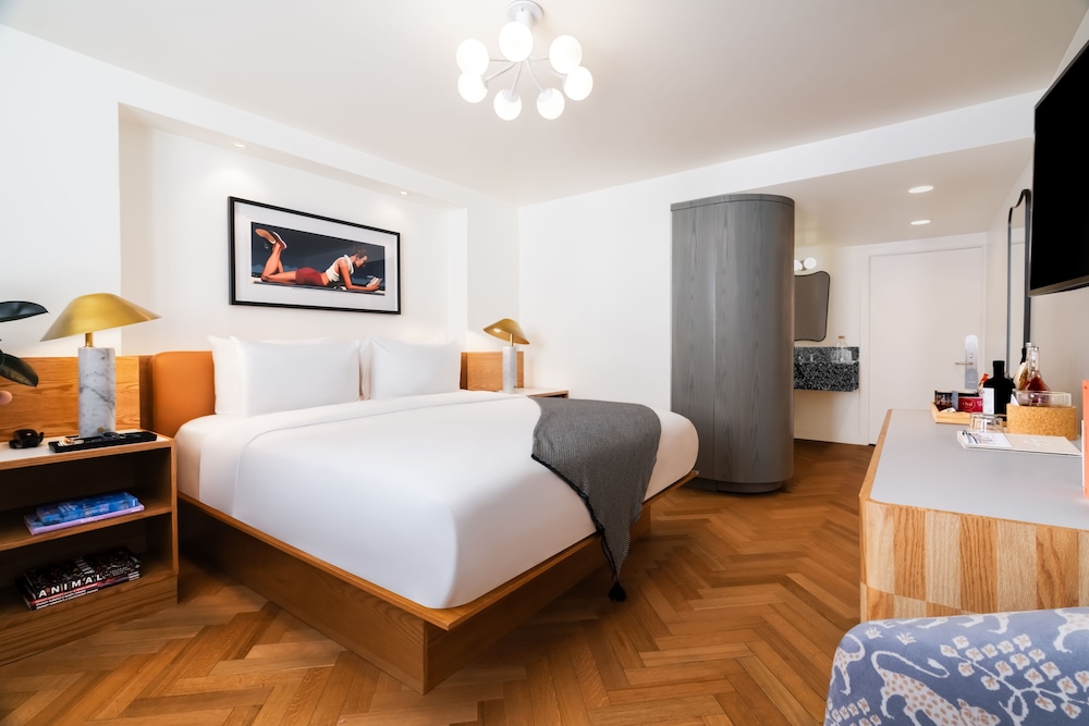 SIGNATURE, KING BED