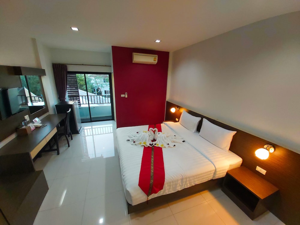 ROOM, DOUBLE BED