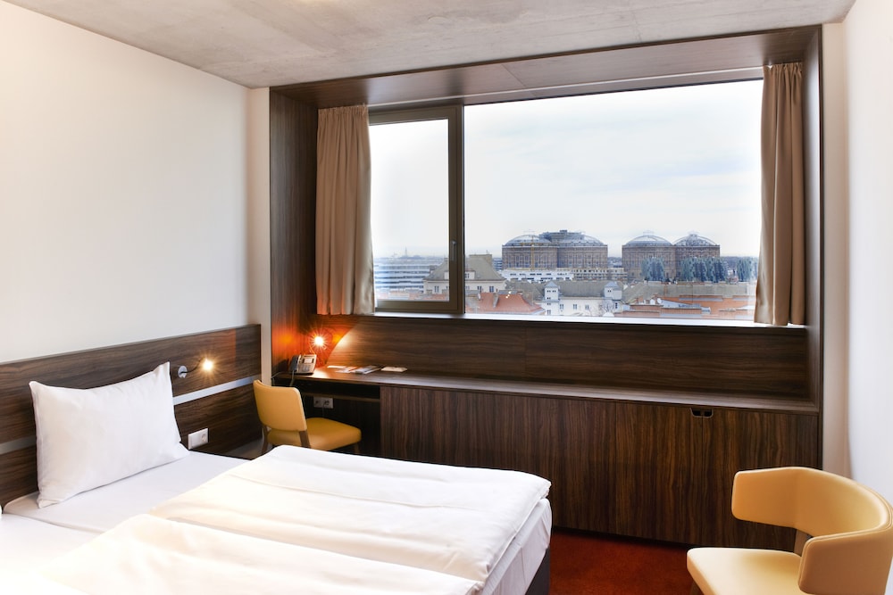 Simm's Hotel 12/41