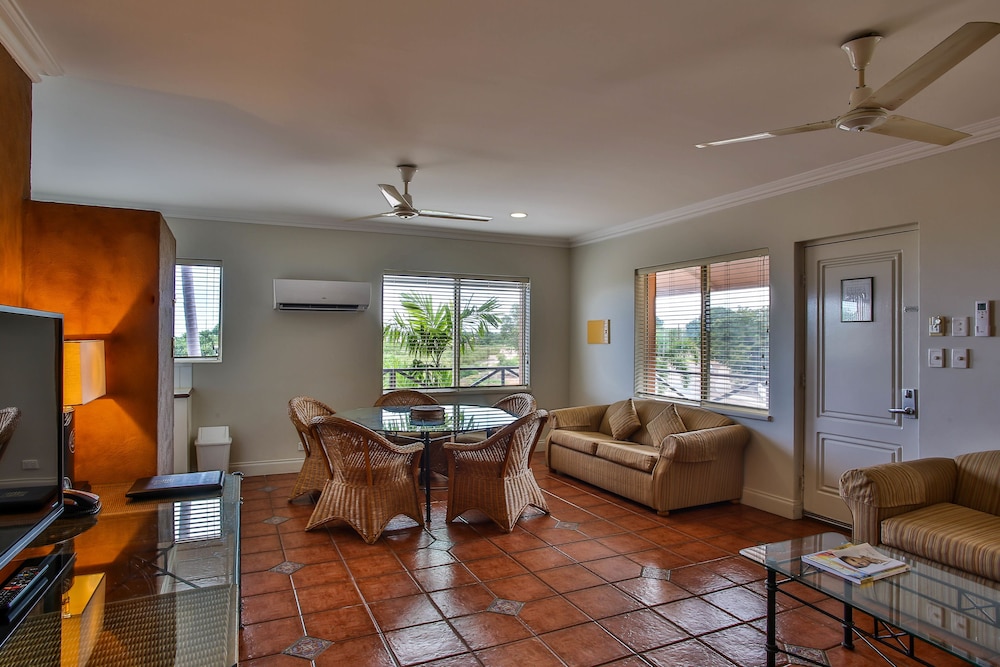 Moonlight Bay Suites 25/41