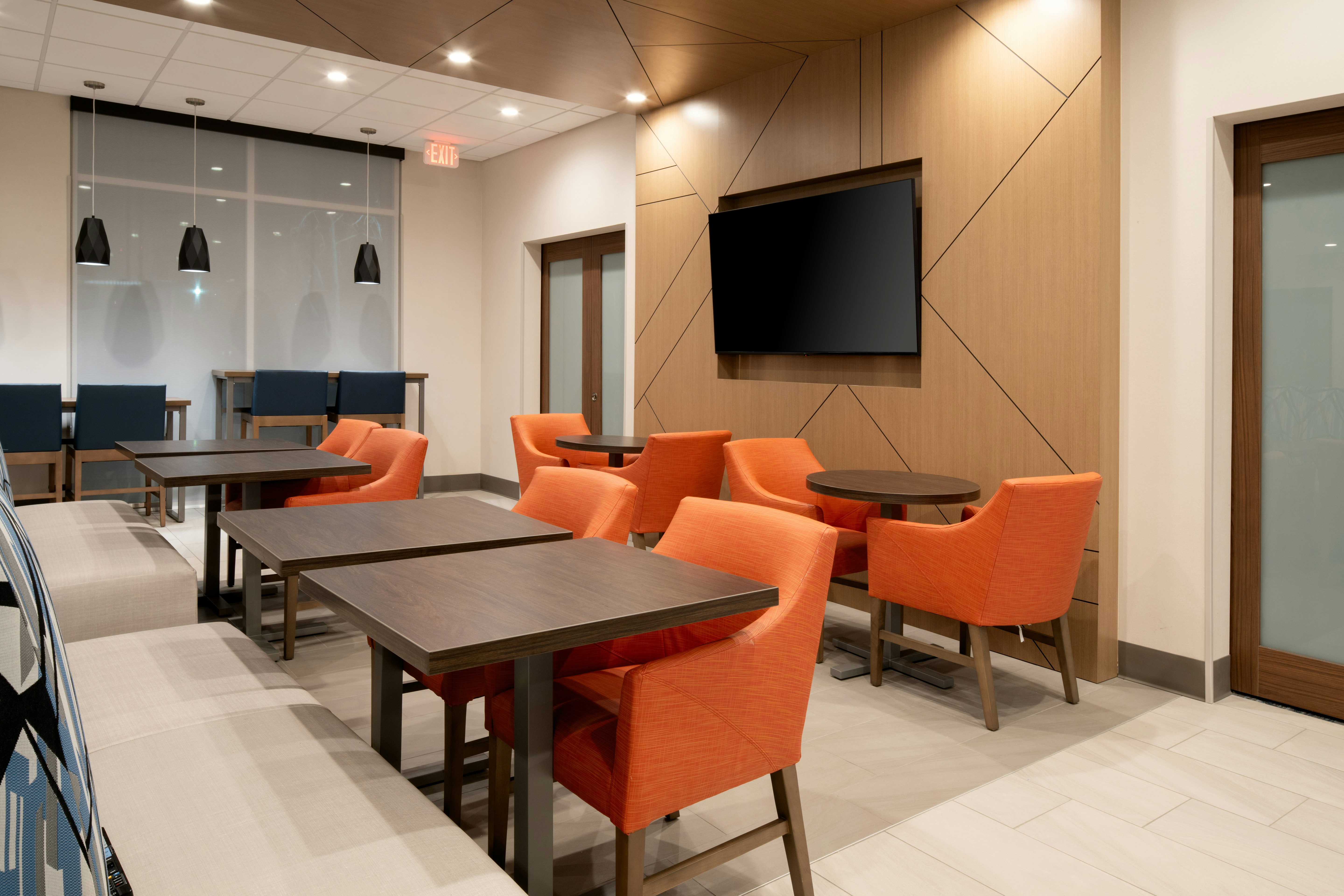 Holiday Inn Express & Suites - Hollister, an IHG Hotel 39/40