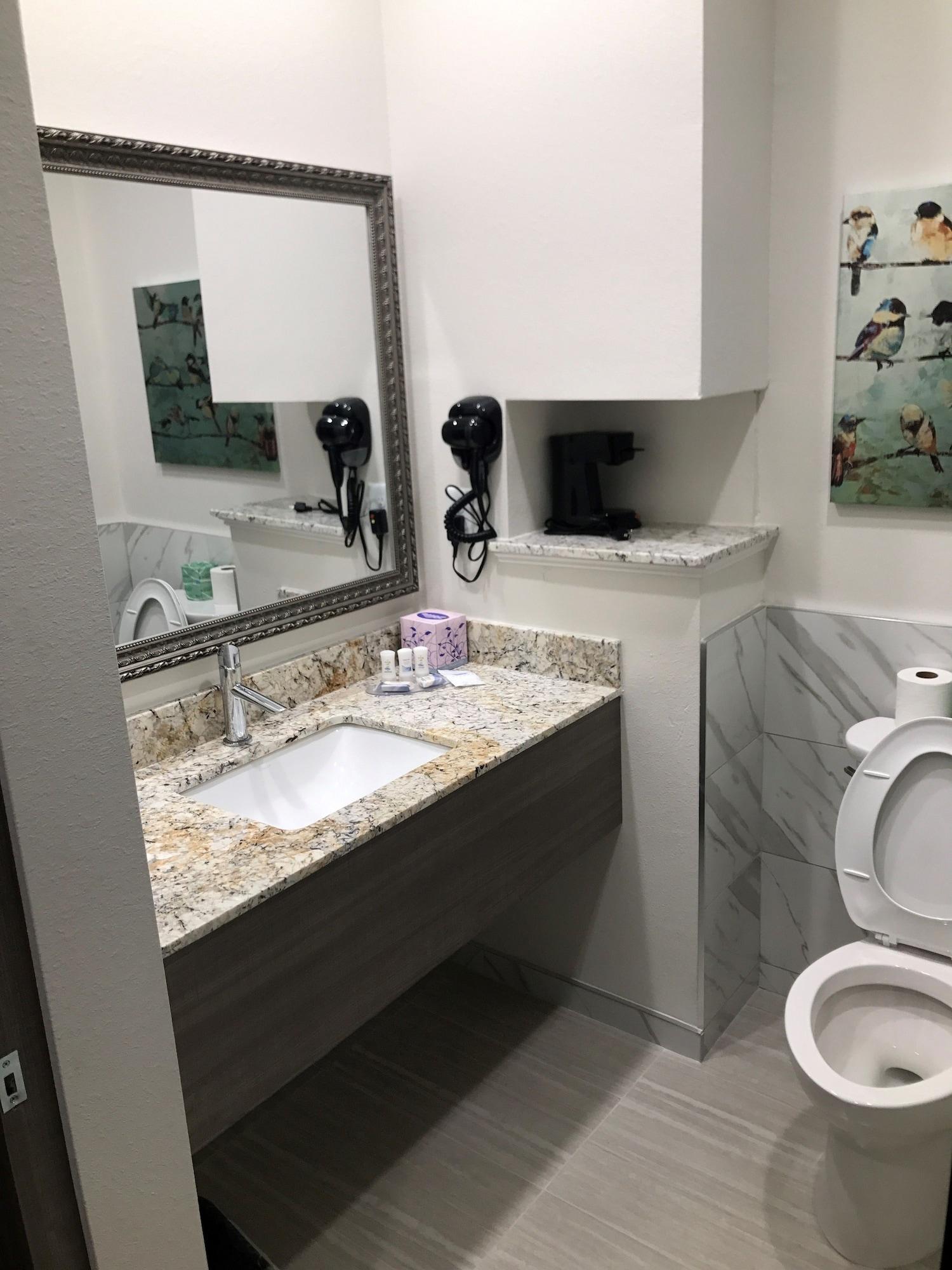 Grand Villa Inn & Suites- Humble 25/27