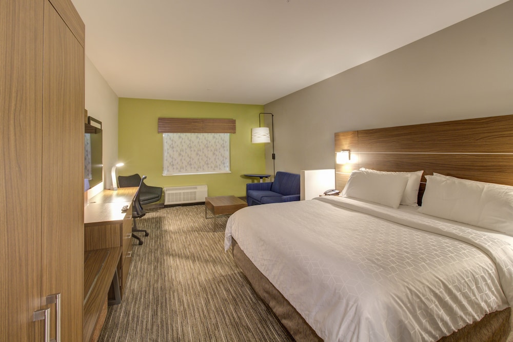HOLIDAY INN EXPRESS FORT WALTON BEACH CENTRAL 18/47