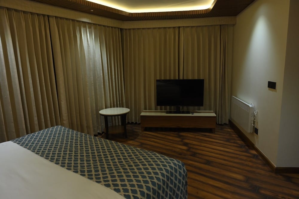 Kufri Holiday Resort 35/50