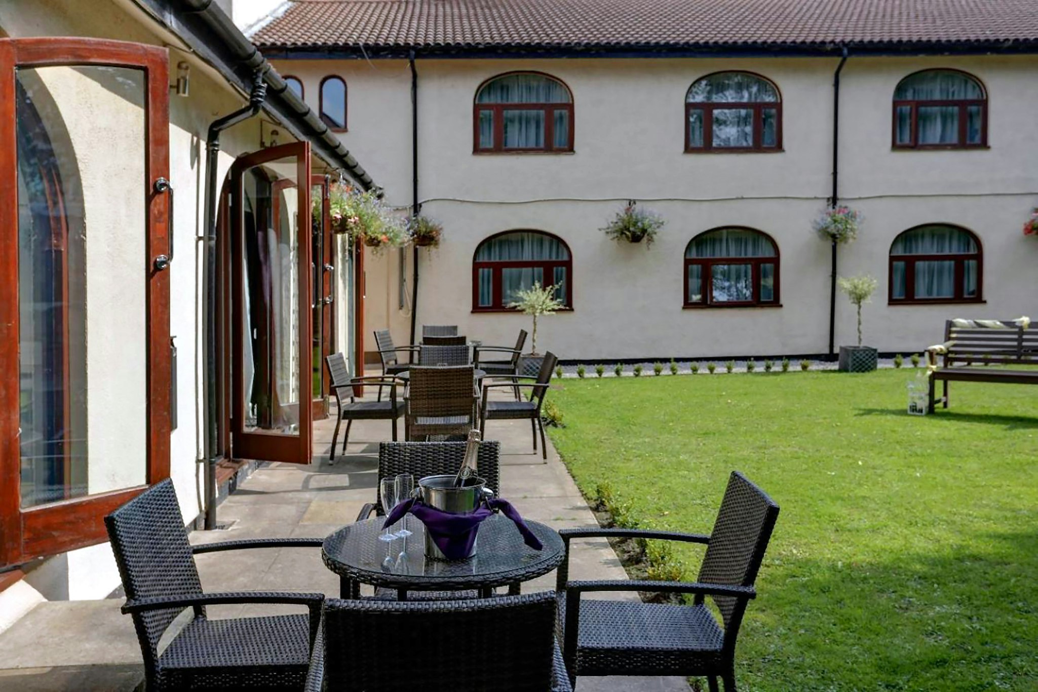 Widnes Halton Everglades Park Hotel 12/14