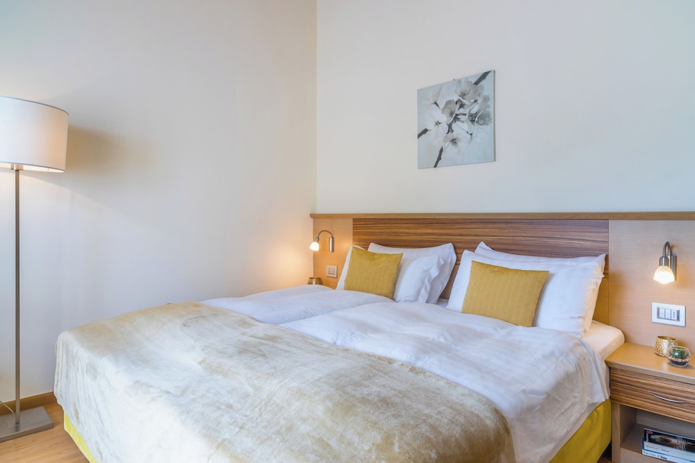 Garden, Classic, Double Bed, Pool Side