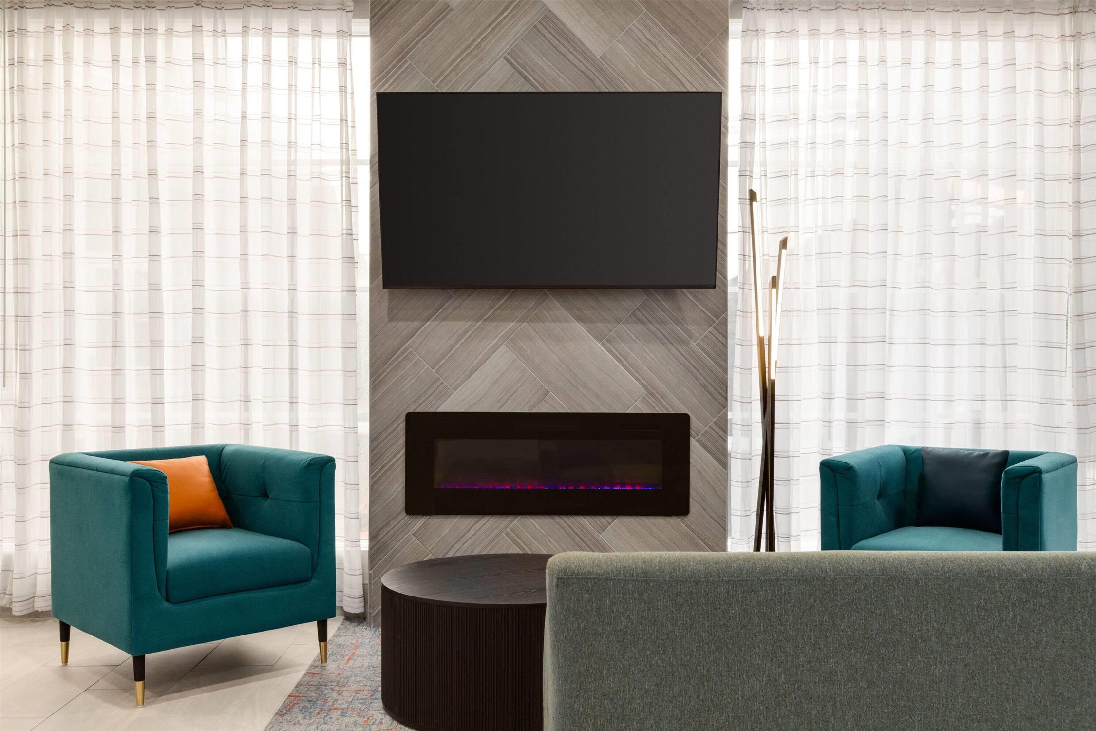 La Quinta Inn & Suites by Wyndham Dallas Arlington South 36/66