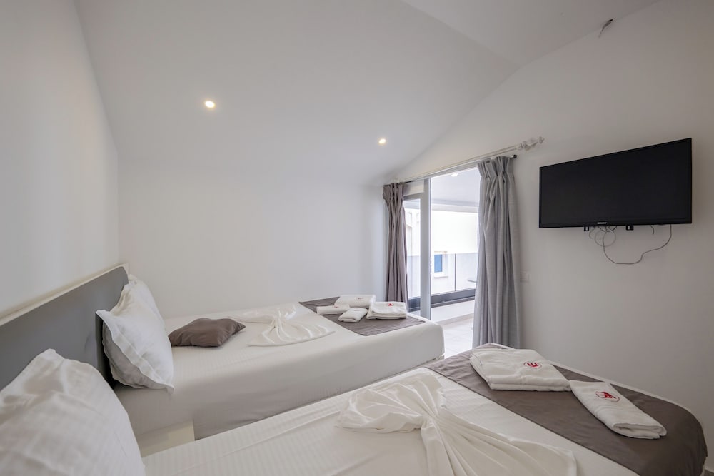 ROOM, DOUBLE BED, SIDE SEA VIEW