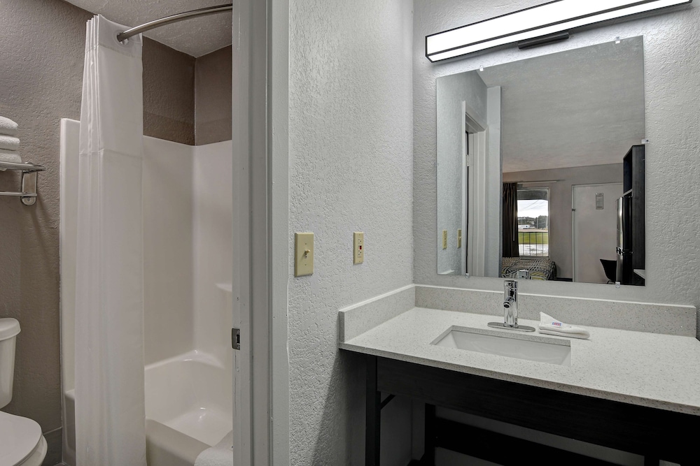 Studio6 Meridian, MS – Bonita Lakes 38/47