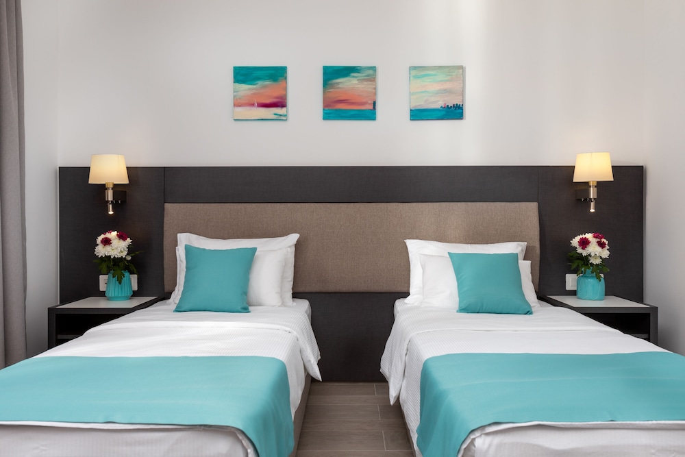 Hotel Eleven 27/72