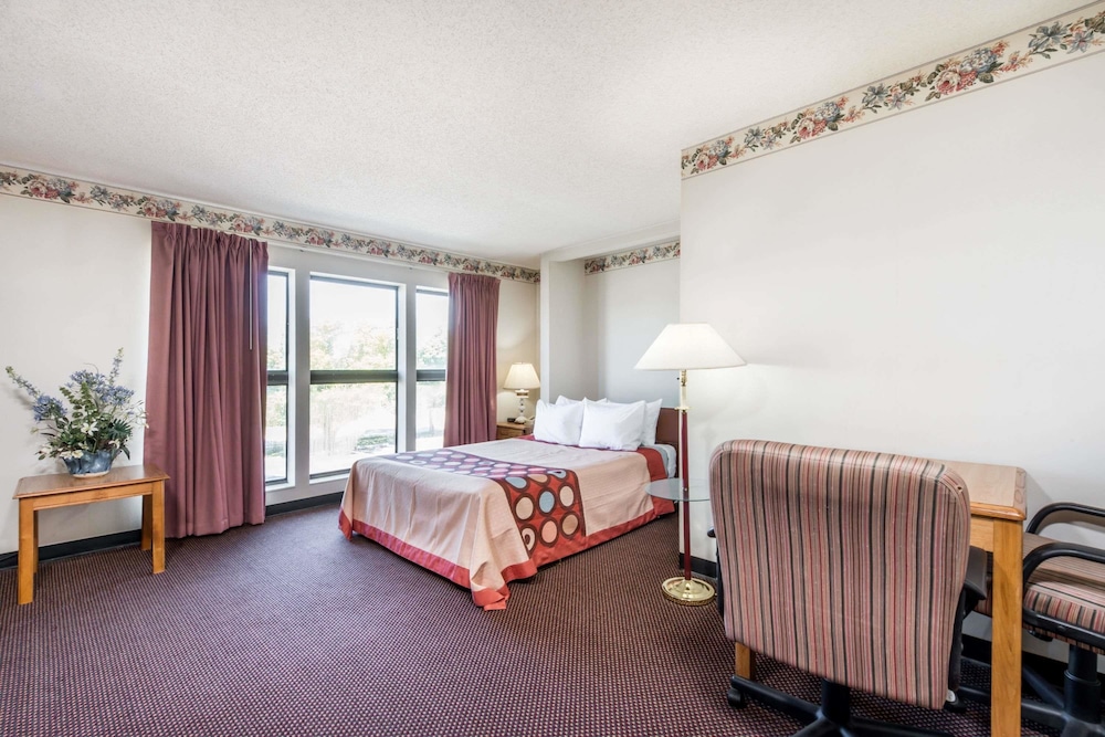 Super 8 by Wyndham Du Quoin 17/23