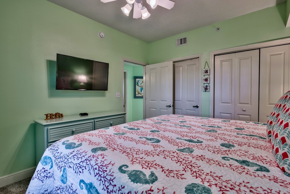 Celadon: Unit 102 by Forehand Rentals 8/37