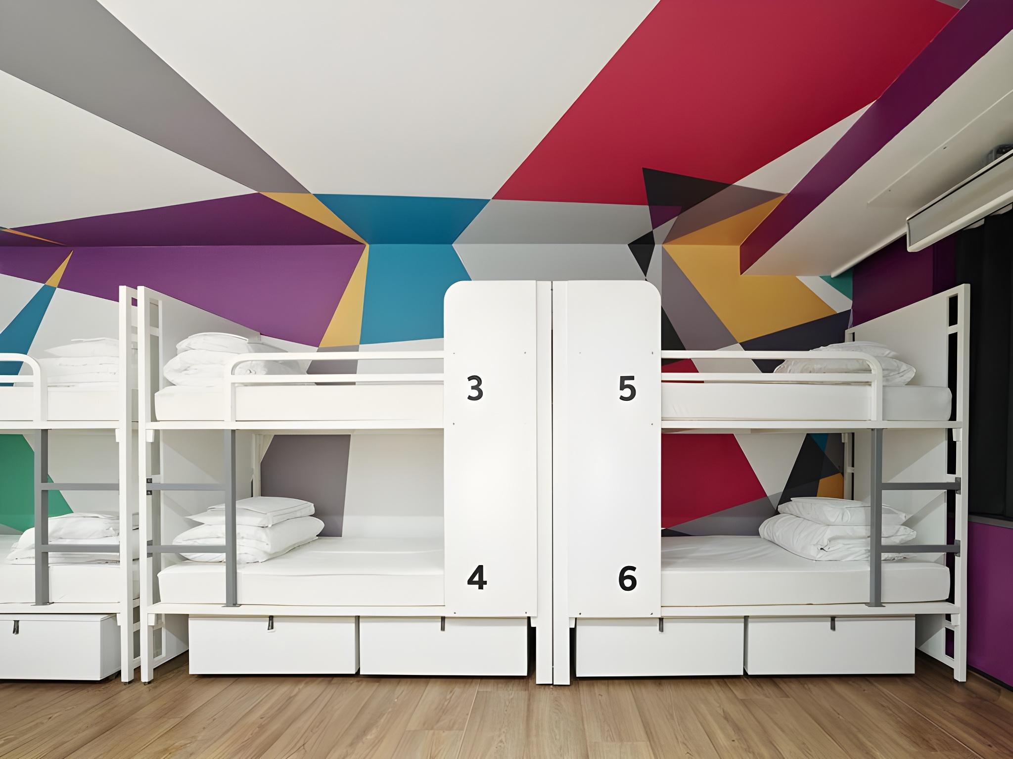 Private, Mixed Dorm, 8 Beds