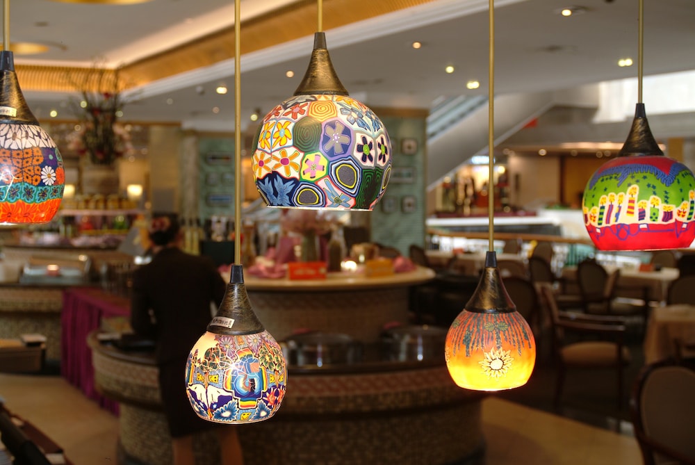 Guangdong Hotel (Sun Yat-sen Memorial Hall Station) 44/73