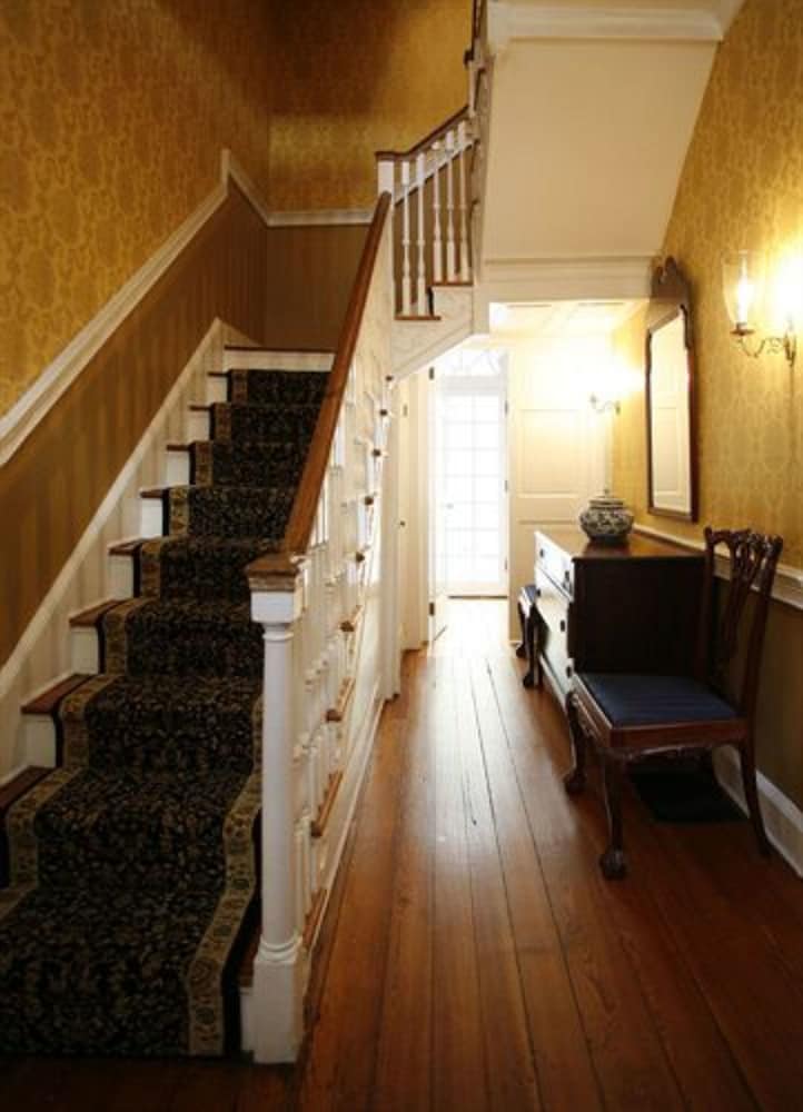 Morris House Hotel 50/50