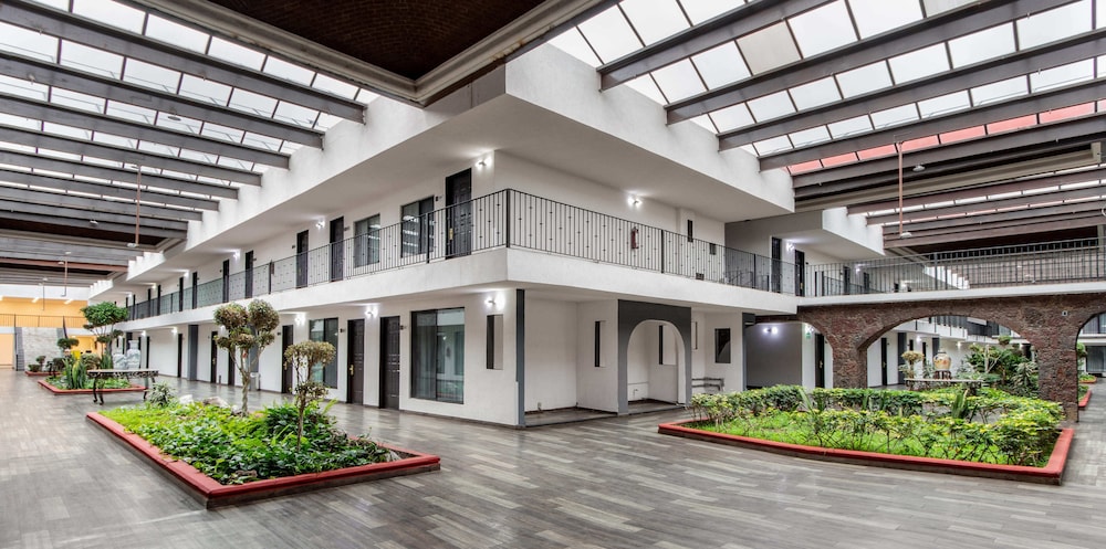 Radisson Hotel & Convention Center Toluca 2/50