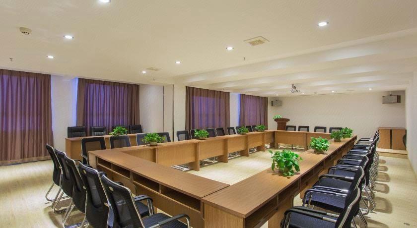 Jinjiang Inn (Ulanqab Jining Railway Station Xingfu Road) 37/40