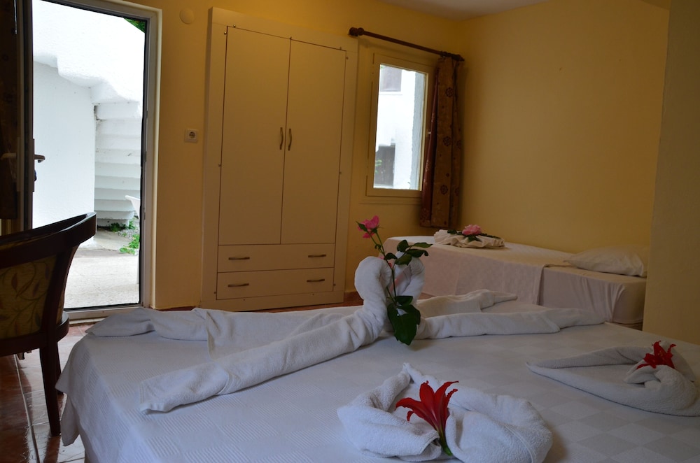 HOTEL LETOON 7/50