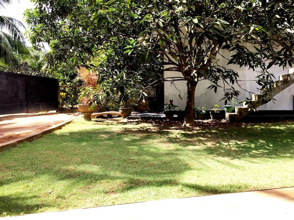 Damith Tourist Inn 36/44