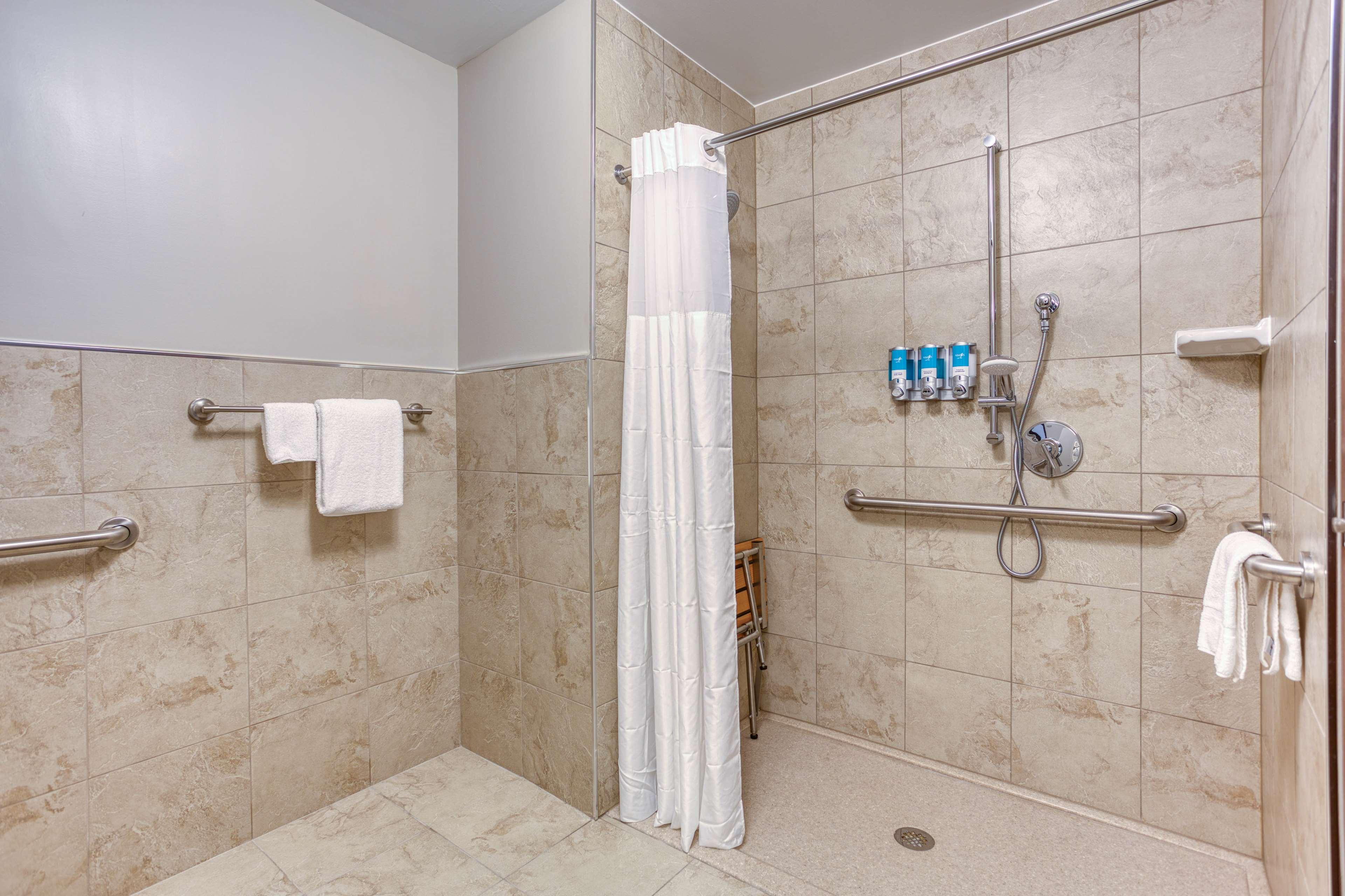 Drury Inn and Suites Cincinnati Northeast Mason 36/37