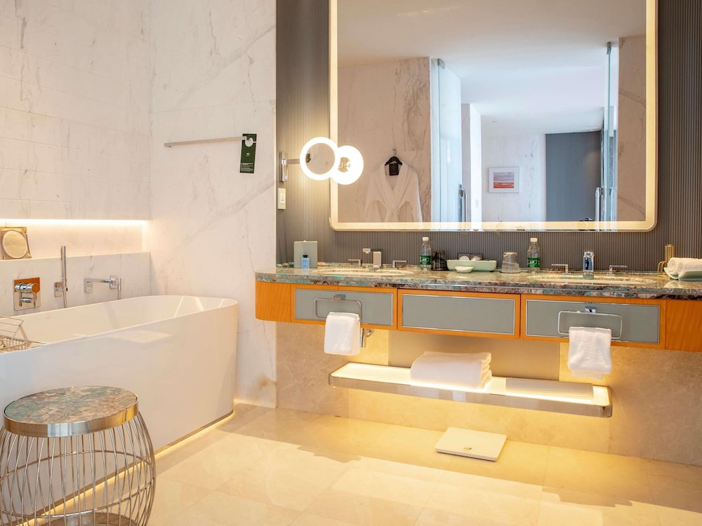 Luxury, Queen Bed, Sea View, Sofitel Haikou Hotel 6/7