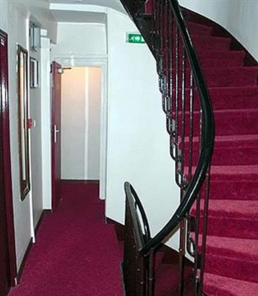 LUXOR BASTILLE HOTEL 48/61