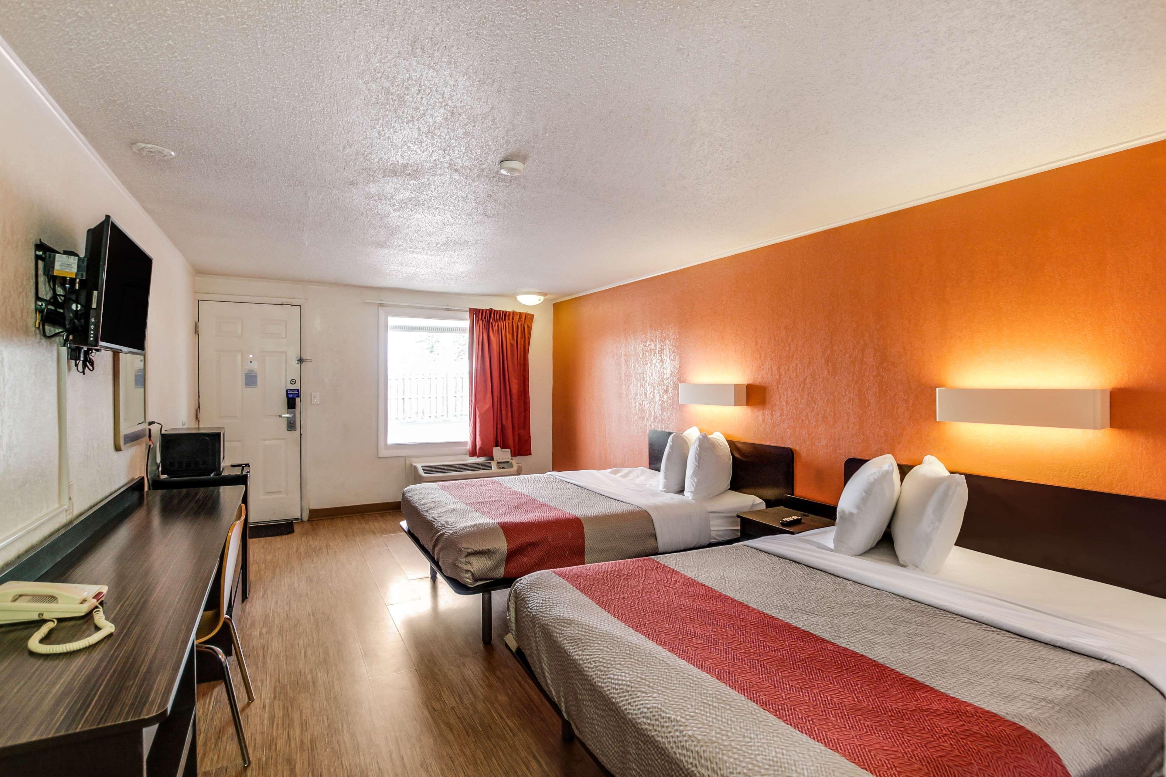 Motel6 Kalamazoo, MI 15/39