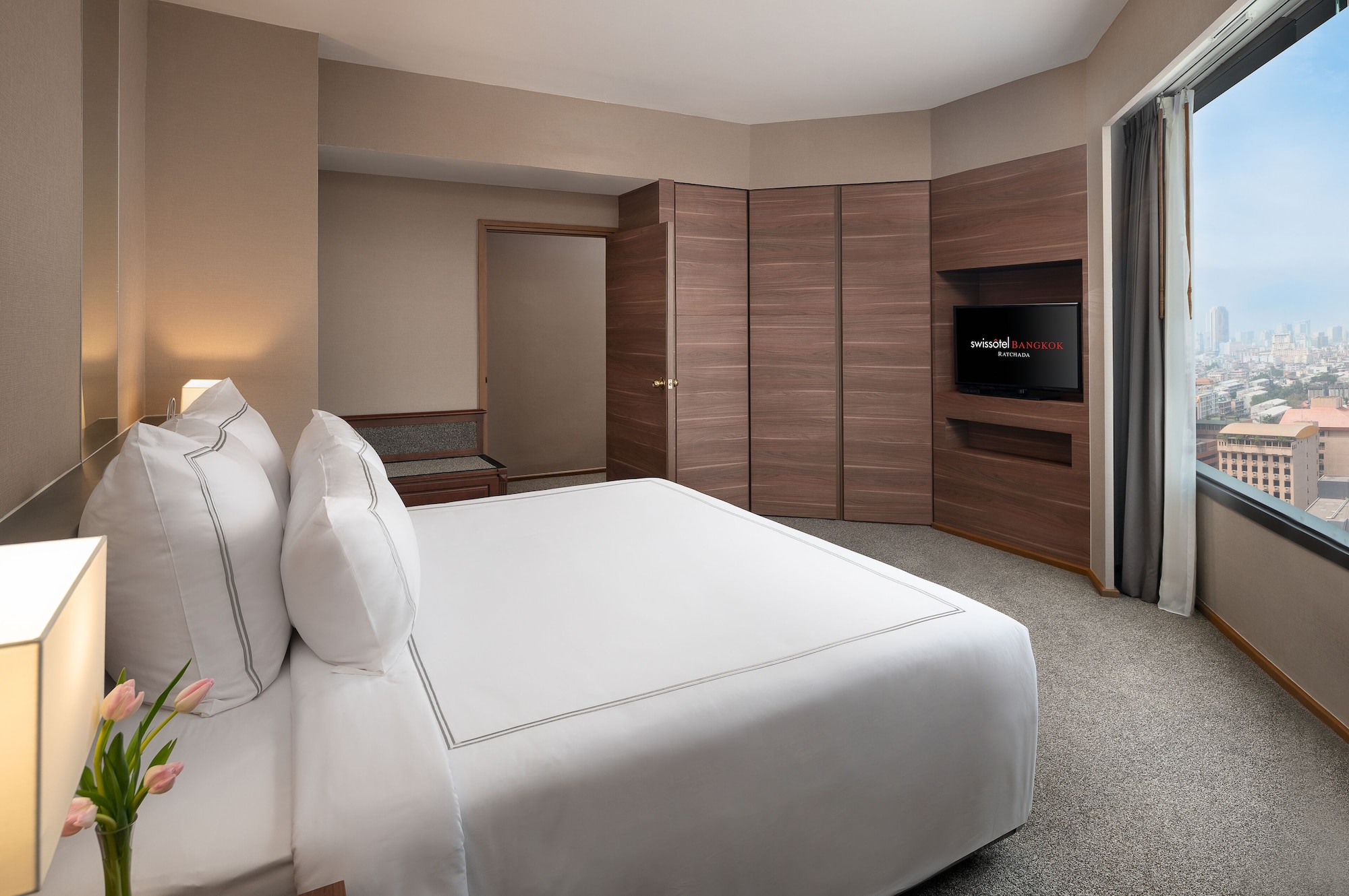 Suite, King Bed
