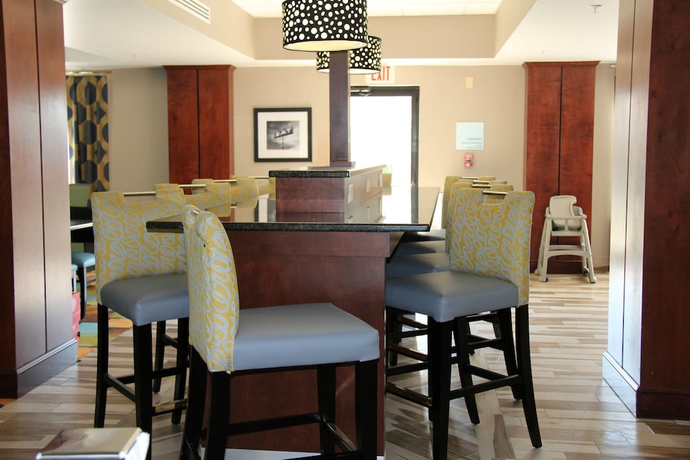 Holiday Inn Express Suites Roanoke Rapids Se 54/72