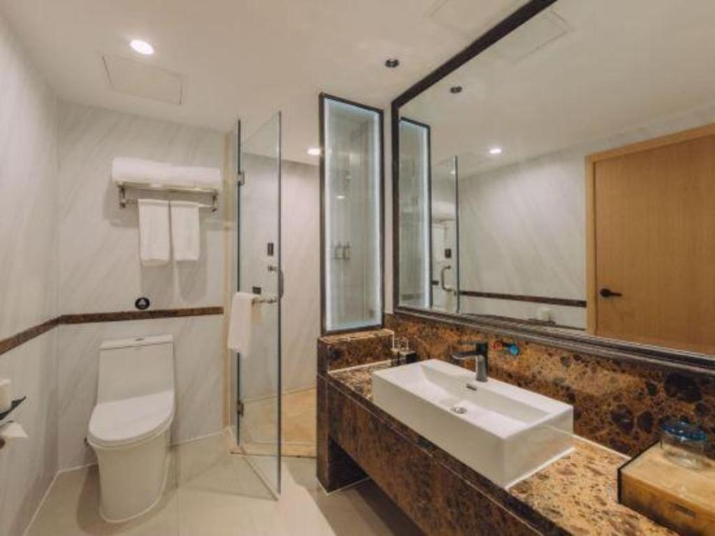 Vienna International Hotel Huangpu Develpoment Zone Branch 68/71