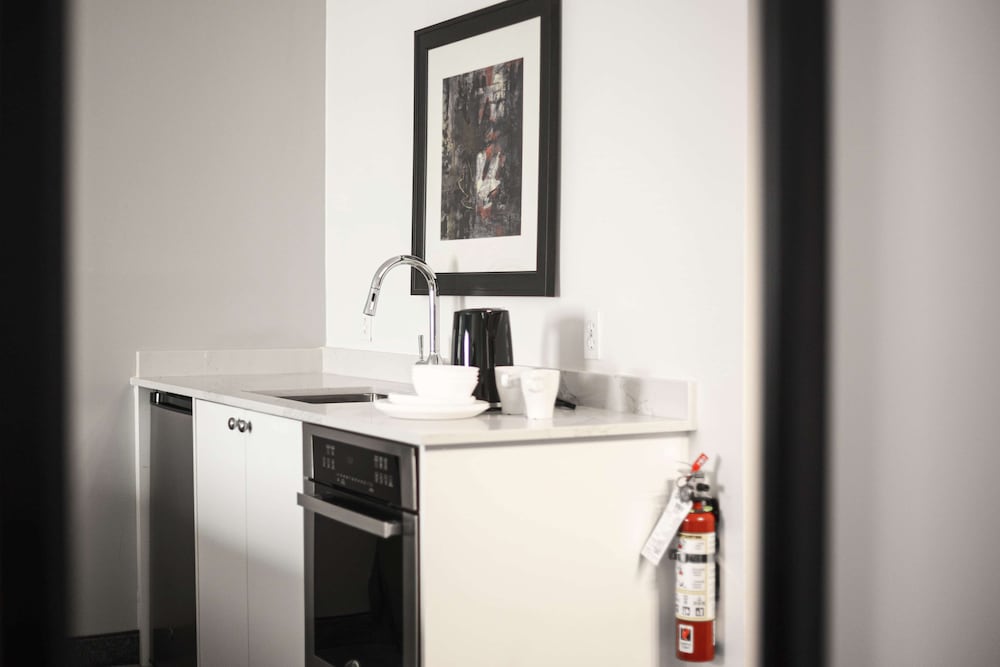 Ramada By Wyndham Surrey/Langley 42/47
