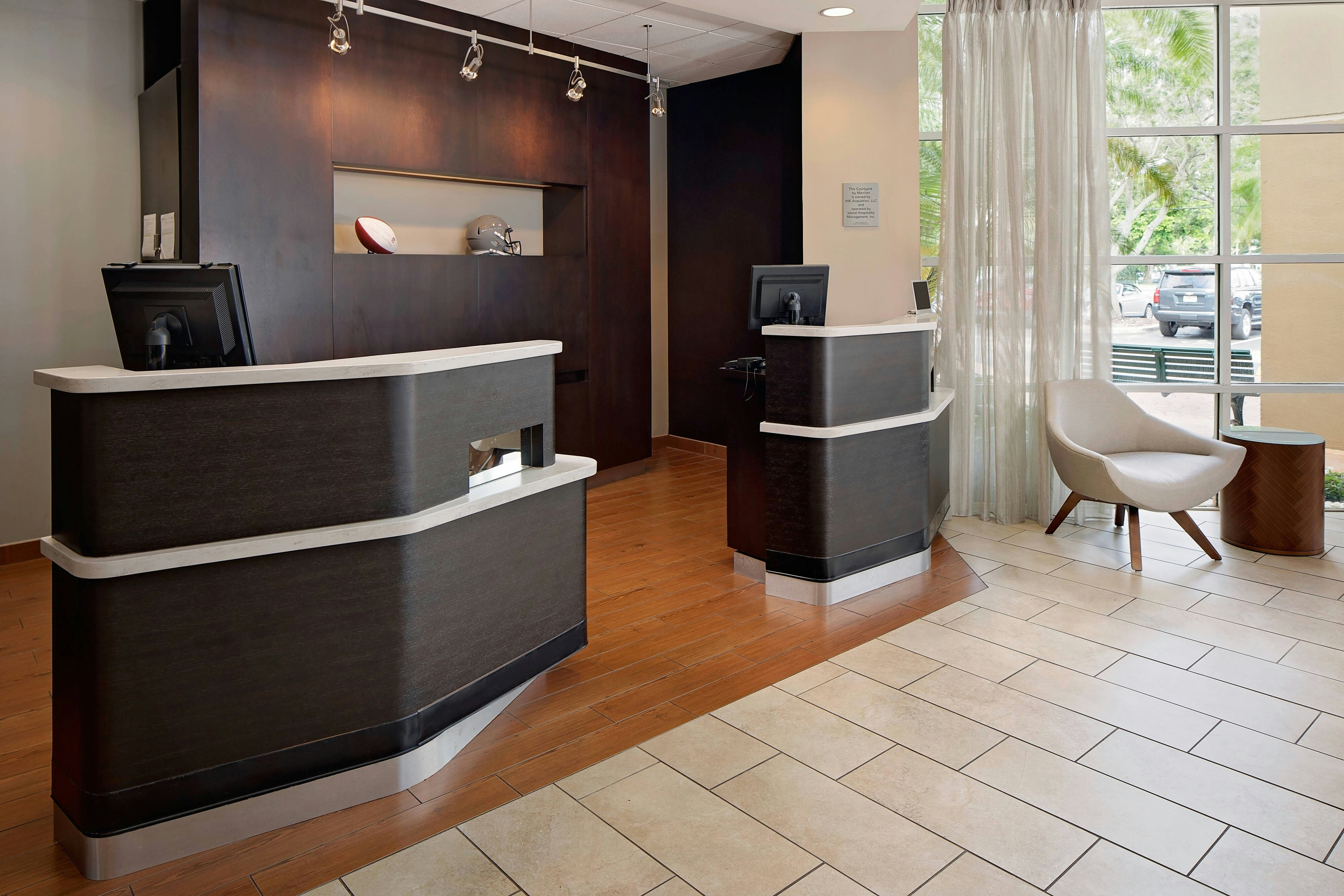 Lobby at COURTYARD FORT LAUDERDALE NORTH CYPRESS CREEK, FORT LAUDERDALE - FL