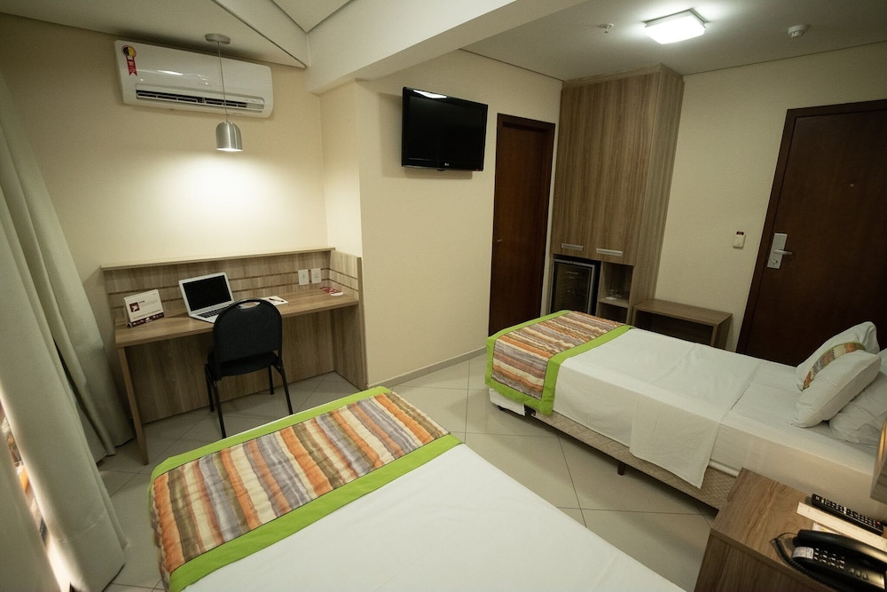 PAIAGUAS PALACE HOTEL 25/67
