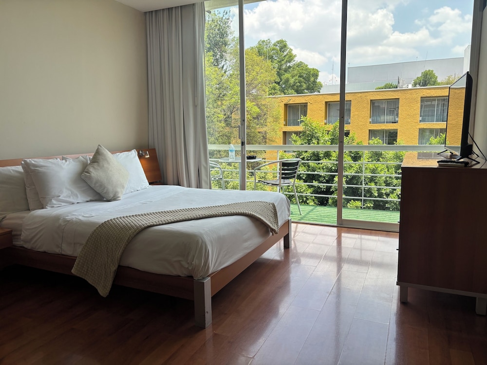 Suite, Balcony