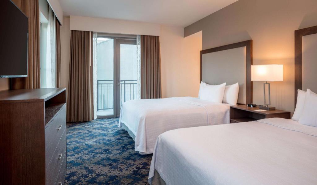1 BEDROOM, SUITE, 2 QUEEN BEDS, BALCONY