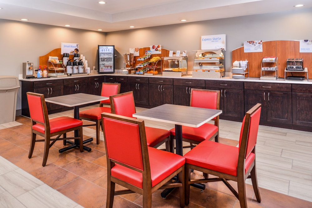 Holiday Inn Express Hotel & Suites Lacey-Olympia 37/49