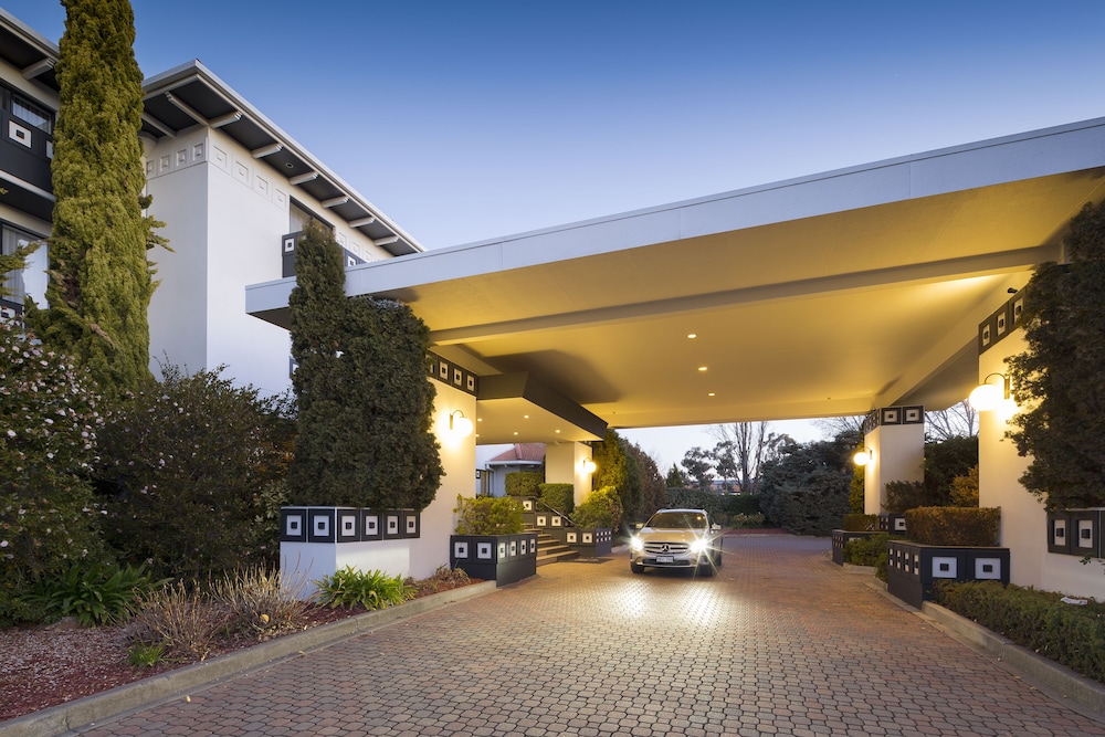 Ramada by Wyndham Diplomat Canberra 5/65
