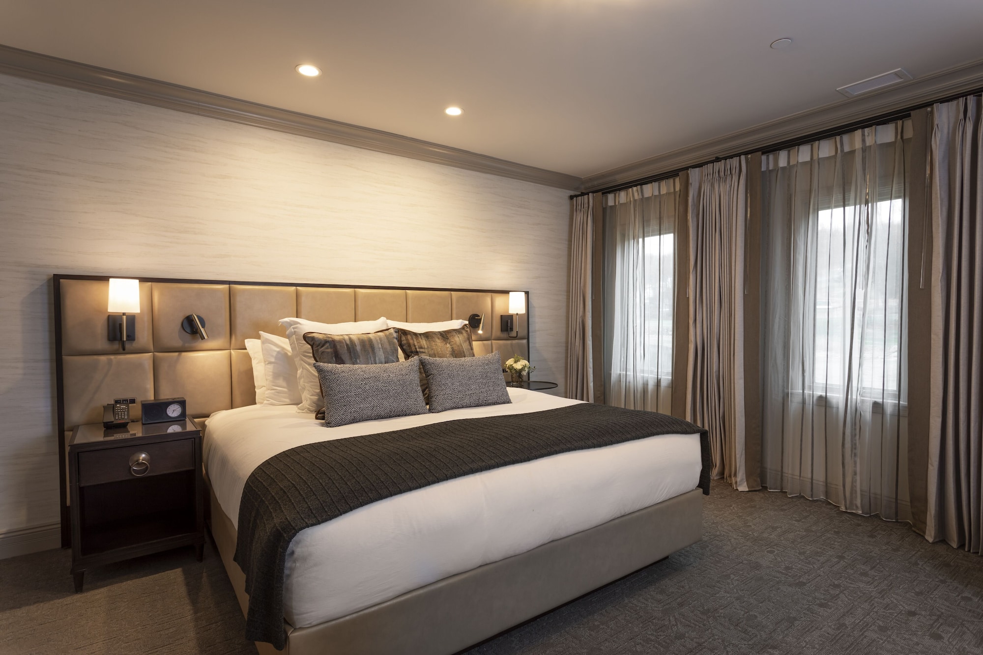 Luxury, Lodge, Suite, King Bed, Sofa, Main Building