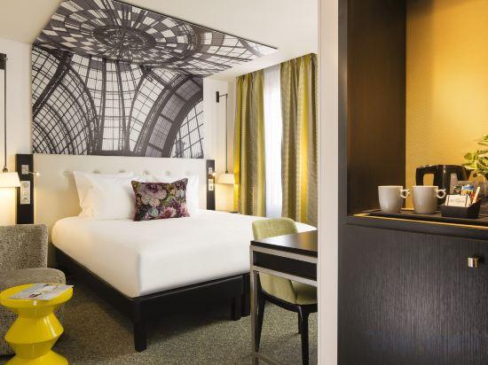 Eiffel, Double Bed، Hotel Gustave 2/2