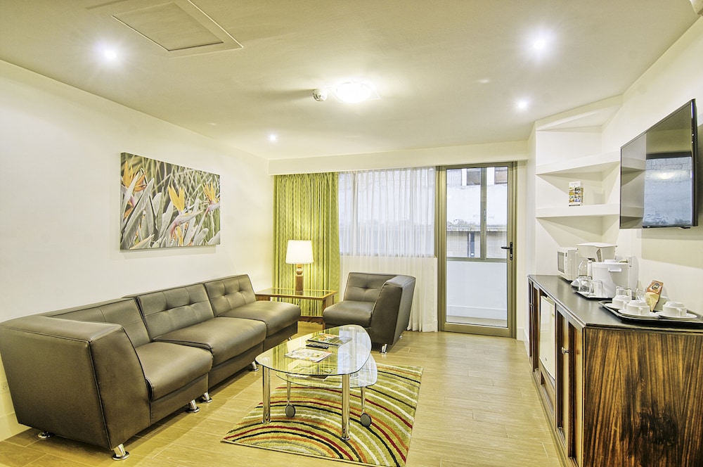 Balmoral Hotel 42/74